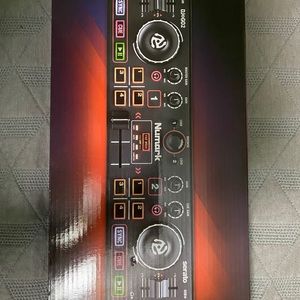 Numark Dj2Go with Serato Lite DJ Controller